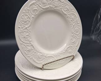 Wedgewood Patrician Queensware Dinner Plates