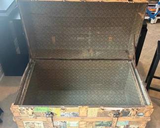 SU209Vintage Streamer Trunk