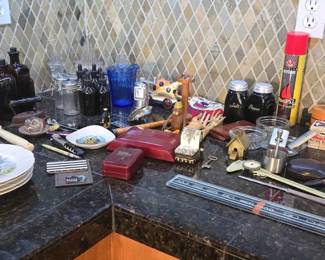 SU187Miscellaneous Kitchen Collectables