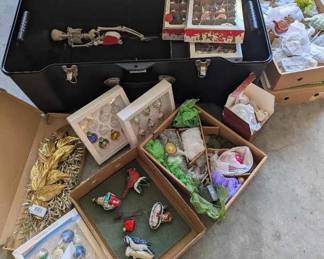SU105Christmas Old World Miscellaneous Lot