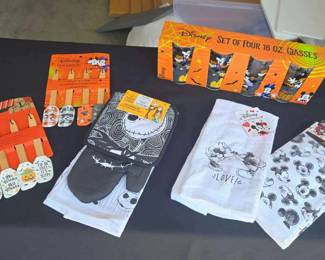 SU139New Disney And Star Wars Collectables