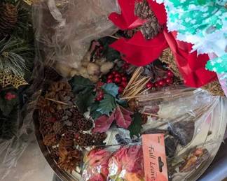 SU119Christmas Wreaths Craft Miscellaneous Lot