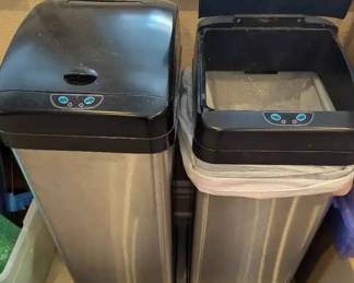 SU235Trashcans