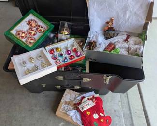 SU106Vintage Christmas Ornaments Miscellaneous Lot