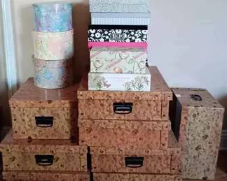 SU239Clothing Hat Storage Boxes
