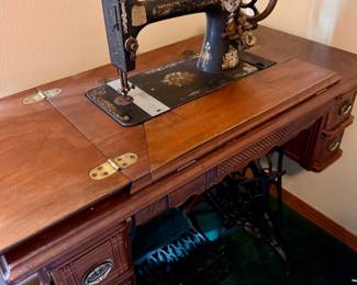 Antique Singer treadle sewing machine cabinet with antique Singer model 66 "Red Eye" or a Model 127/128 vibrating shuttle machine inside. (era 1910s-1920s) $125.