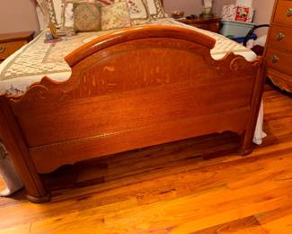 Queen size Solid Oak Lexington Furniture Victorian Sampler Collection Mansion Bed. Ornate carved arched headboard. Sleep number base included. Approx. 89 x62". $1200