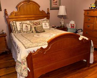 Queen size Solid Oak Lexington Furniture Victorian Sampler Collection Mansion Bed. Ornate carved arched headboard. Sleep number base included. Approx. 89 x62". $1200