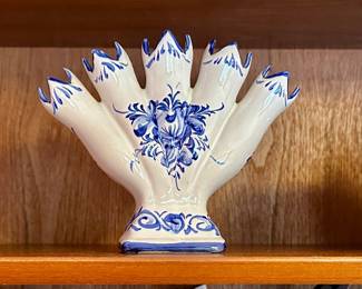 The Wedgewood plate and 5 finger vase are sold.