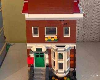 The townhouse portion of the LEGO Creator Expert Pet Shop (set #10218) modular building set released in 2011.