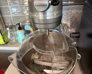 It's the big one Kitchen Aid Mixer 6 quart 590w