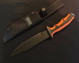 Bugout survival knife with sheath