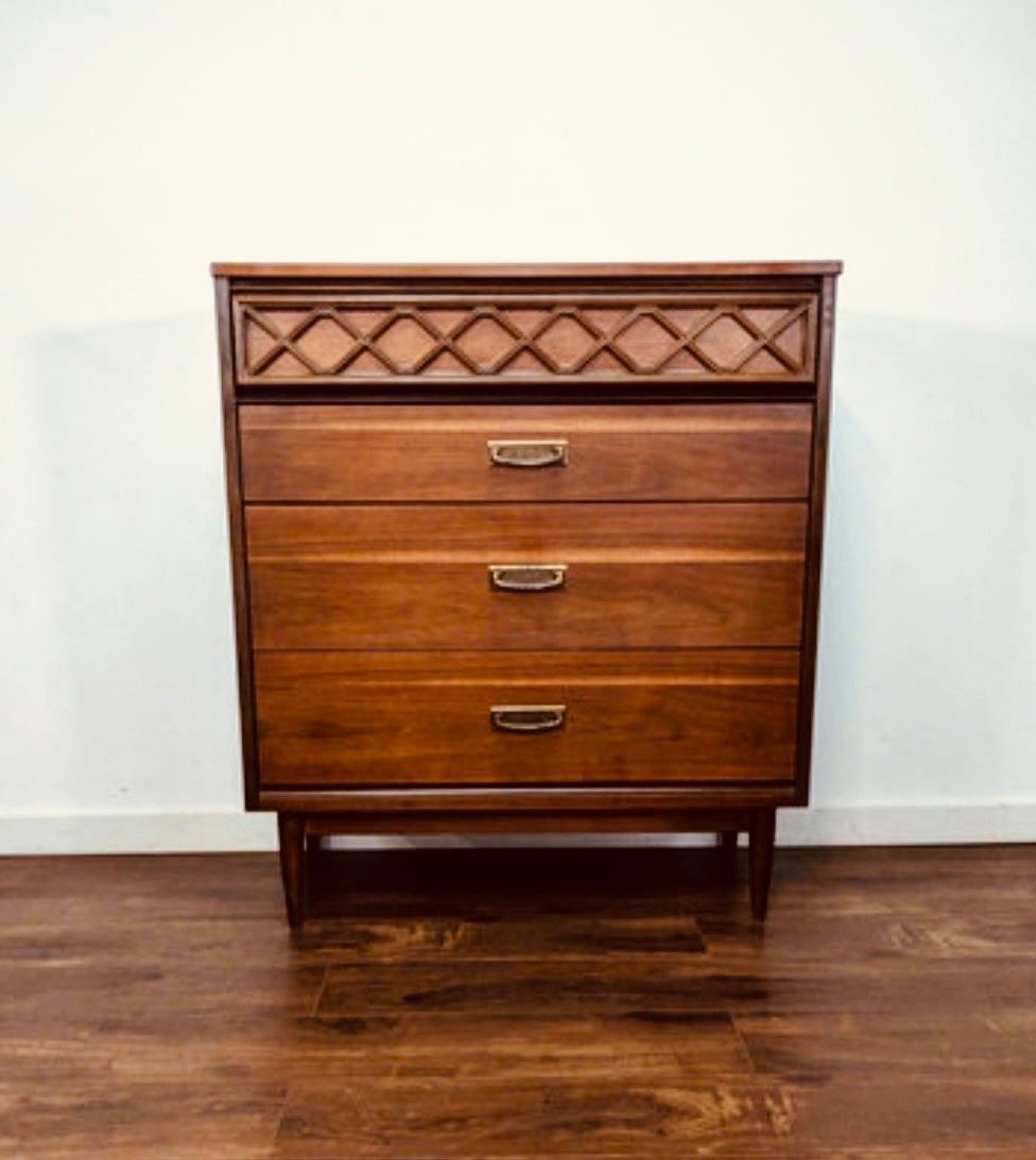 This is a vintage mid-century modern 4-drawer highboy dresser from the Bassett Furniture Tavern Collection