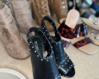 Large collection of women's shoes small and junior sizes