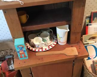 Child’s toy cabinet 385.