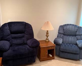 Several recliners!