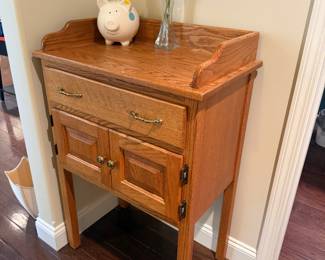 Little side table, accent table 