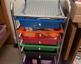 Organizer several office furniture items