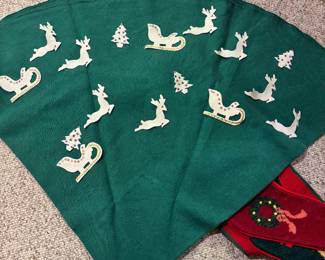 Excellent mid century Christmas tablecloth
