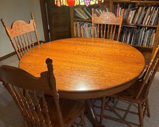Holton dining room table. Has extension piece plus 6 more chairs