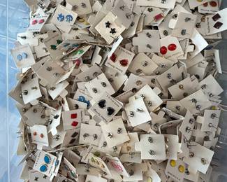 Vintage stud earrings - $1-$2 per paid - great for resale!