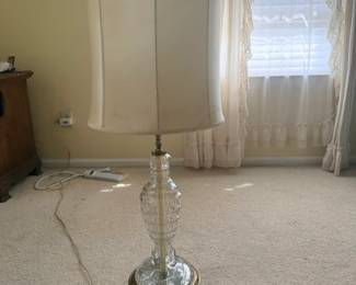 Glass base lamp