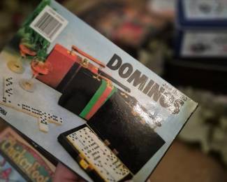 Dominoes, Board Games