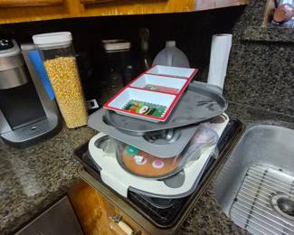 Kitchen Serving ware, Wilton and other Baking dishes
