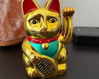 Gold Maneki-Neko Figurine with Moving Arm