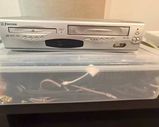 Emerson EWD2203 DVD/VCR Combo Player