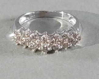 017 Lot 592 14k white gold and diamond ring