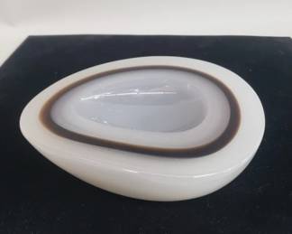Lot 557 Polished agate bowl