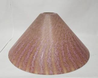 Lot 384h Vintage Vianne style glass lamp shade