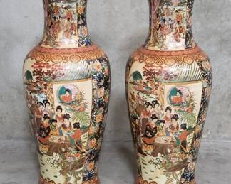068 Lot 105 Pair of large Chinese porcelain vases