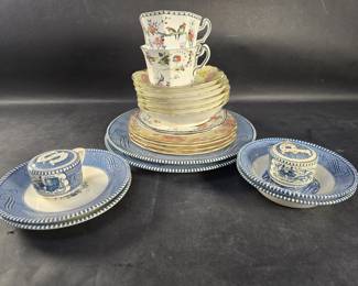 Lot 355 Group of porcelain and earthenware plates,