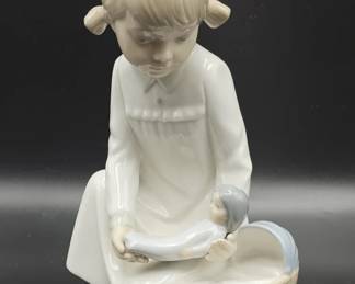 171 Lot 422h Vintage 1970s retired Zaphir by Lladr porcelain Pretending figurine