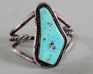 083 Lot 365 Sterling silver Navajostyle bracelet with turquoise