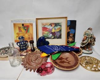 Lot 303h Vintage items terracotta plates, pink bunny