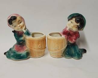 Lot 300h Vintage Royal Copley ceramic barrel planters