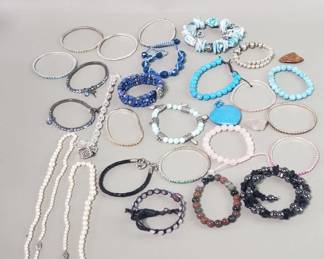 Lot 194 Womens bracelets and necklaces