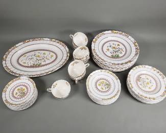 175 Lot 442 42piece vintage Spode Buttercup pattern dinnerware