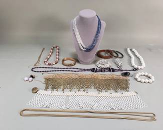 Lot 134 Vintage jewelry necklaces and bracelets, brooches