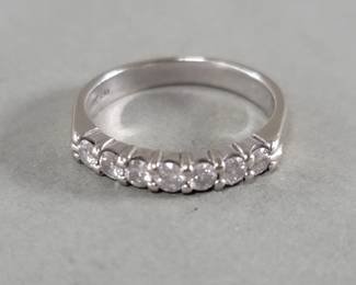 018 Lot 606 14k white gold and diamond ring