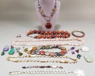 Lot 109 Group of costume jewlery, wood, natural stones,