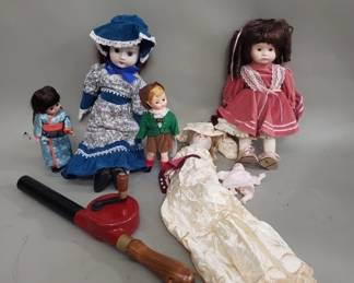 Lot 451 Group of vintage dolls