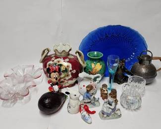 Lot 302h Vintage items glassware, teapot, vases