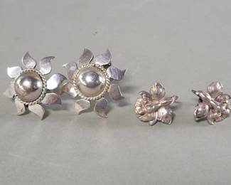 Lot 212 Two pairs of sterling silver earrings