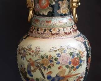 Lot 251 Japanese satsuma porcelain table lamp