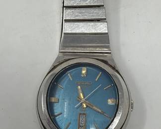 Lot 192 Vintage SEIKO 4004 quartz wristwatch
