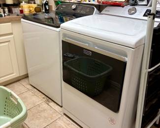 Newish Maytag set with Agitator 